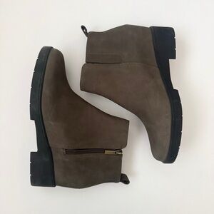 Abeo Horizon Zip Ankle Boots Olive with Black Soles Womens 8.5